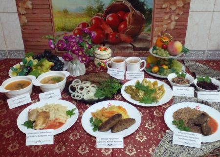 Армейские будни разбавили праздником. Бойцов угостили национальными блюдами трех стран