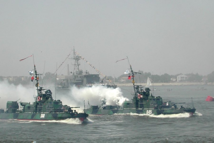 9 боевых кораблей ВМФ РФ перекрыли флоту Украины выход в Азовское море