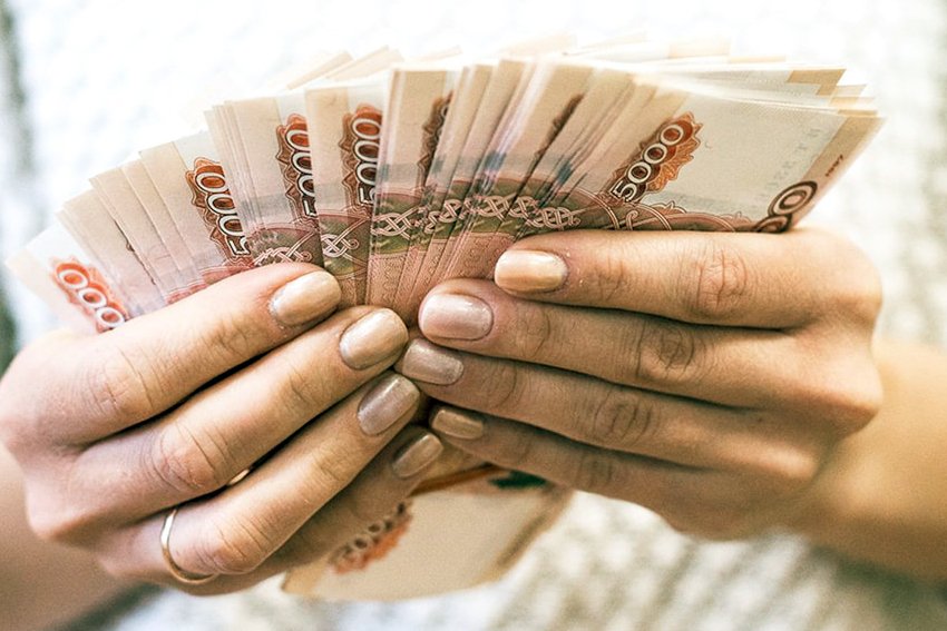 В Петербурге осудили мошенников, которые обманули местную жительницу, желавшую отомстить экс-супругу, на два миллиона рублей