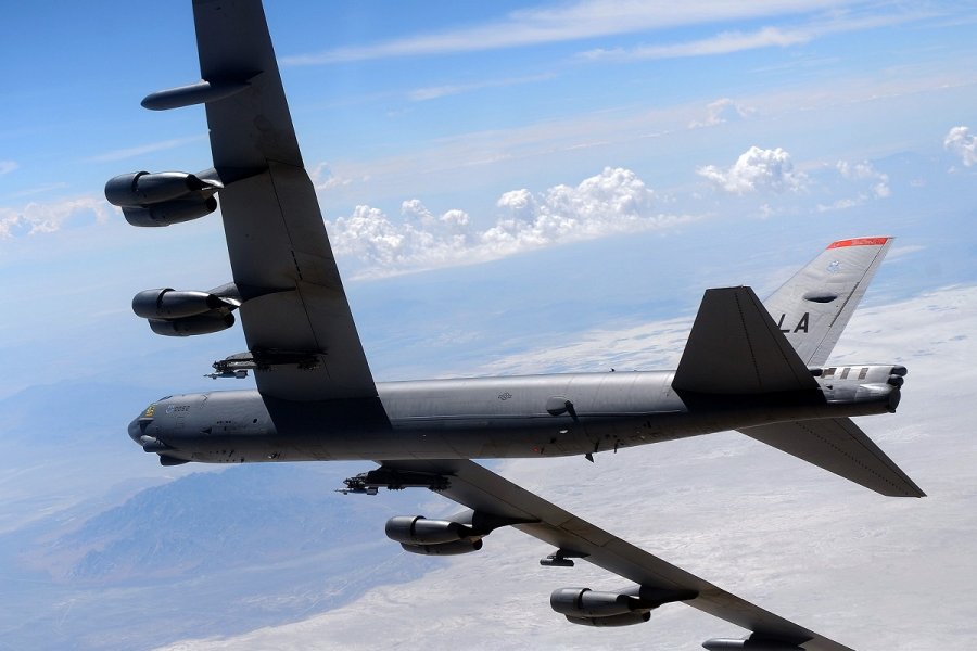 США разместят бомбардировщики B-52 у российских границ