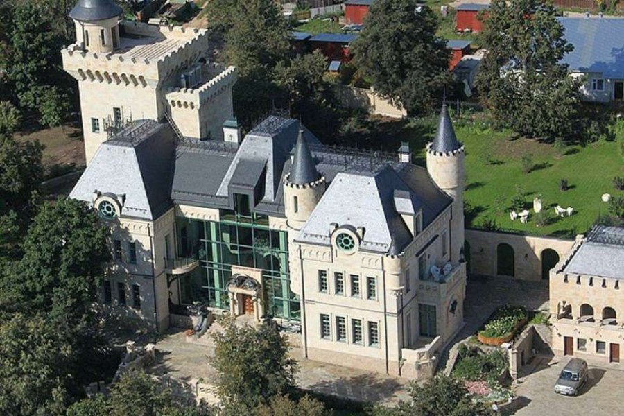 Продать не удастся: решена судьба замка Аллы Пугачевой после бегства певицы
