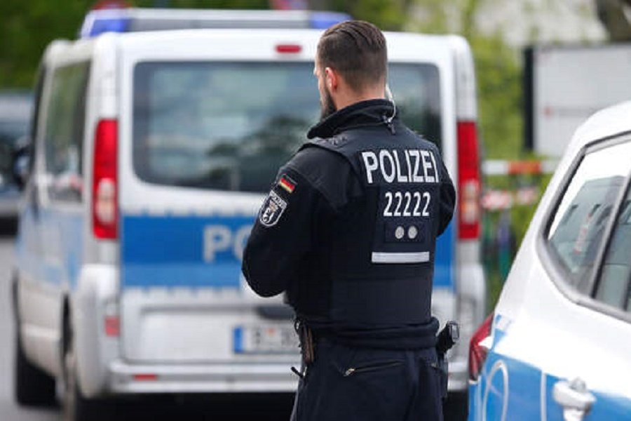 В Германии сотрудники полиции провели рейды