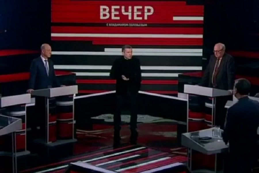 Профессор Андрей Карнеев потерял сознание в эфире программы «Вечер с Владимиром Соловьевым»