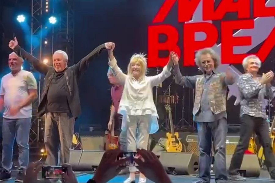 Алла Пугачева вышла на сцену во время концерта группы «Машина времени» в Израиле