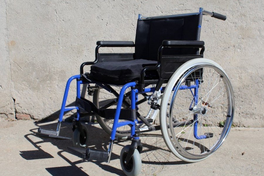 «Уральские авиалинии» сломали инвалидное кресло пассажира-спортсмена во время полета