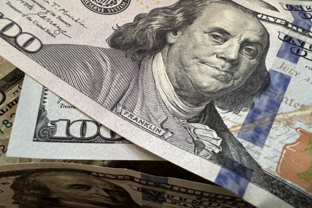 Россиян предупредили о падении курса доллара: эксперт назвала реальный курс доллара к концу года