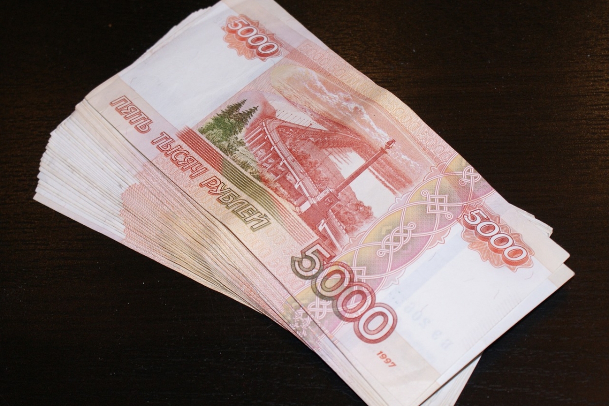 На карту некоторых россиян упадет 13 500 рублей: кому 2-3 мая придет новое пособие от СФР